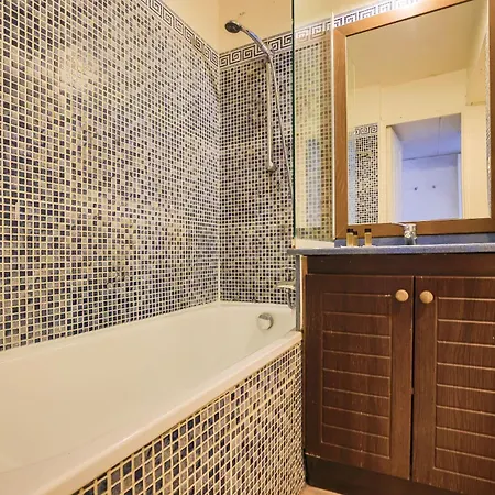 Lx102 T2 Balcon & Piscine - A 2 Pas Des Plages *